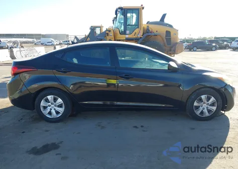 2016 Hyundai Elantra Se z USA, uszkodzony, nr VIN 5NPDH4AE2GH749746